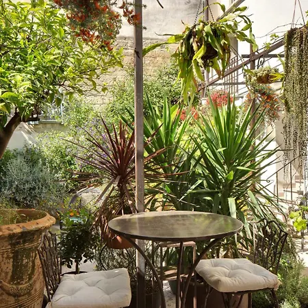 La Maison Des Augustins 4 Stars Et Fitness Bed & Breakfast 4*