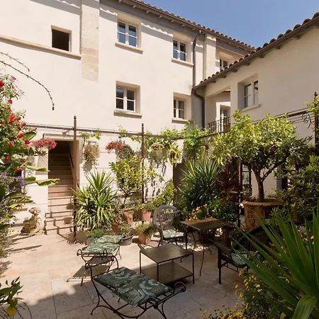 La Maison Des Augustins 4 Stars Et Fitness Bed & Breakfast Avignone