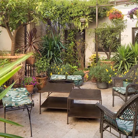 La Maison Des Augustins 4 Stars Et Fitness Bed & Breakfast