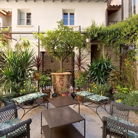 La Maison Des Augustins 4 Stars Et Fitness 4* Avignone