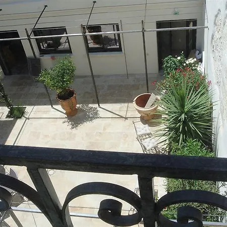 La Maison Des Augustins 4 Stars Et Fitness 4* Avignone