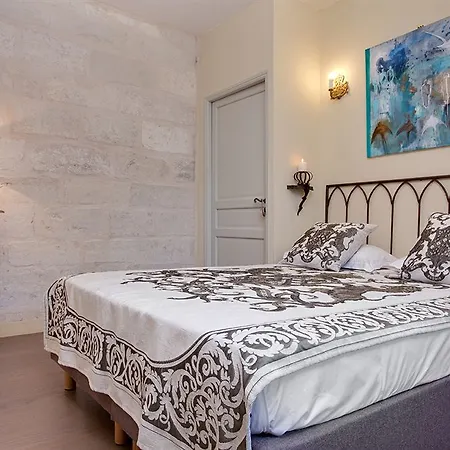 La Maison Des Augustins 4 Stars Et Fitness Bed & Breakfast 4*
